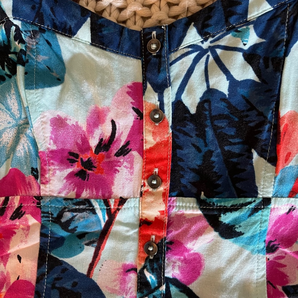 Women’s Express Floral Mini Dress (with pockets) - Picture 4 of 6